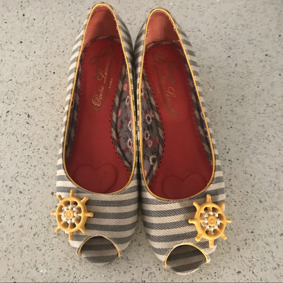 Poetic License Shoes - Nautical poetic license size 10 VGUC